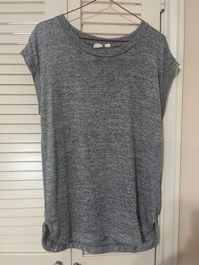 GAP Heathered Grey Cap Sleeve Knit Top